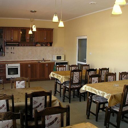 Karadzhovy Guest House Kalofer Buitenkant foto