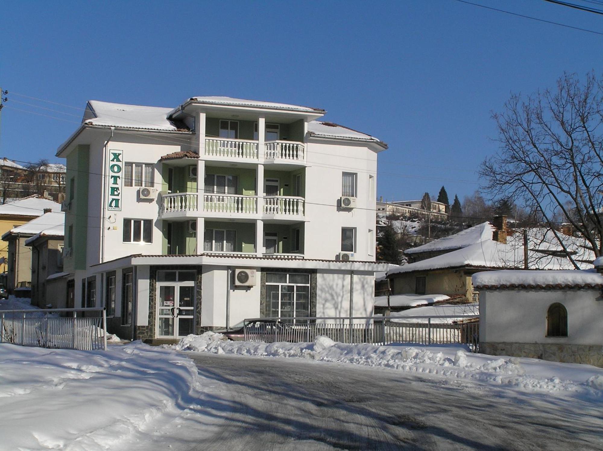 Karadzhovy Guest House Kalofer Buitenkant foto
