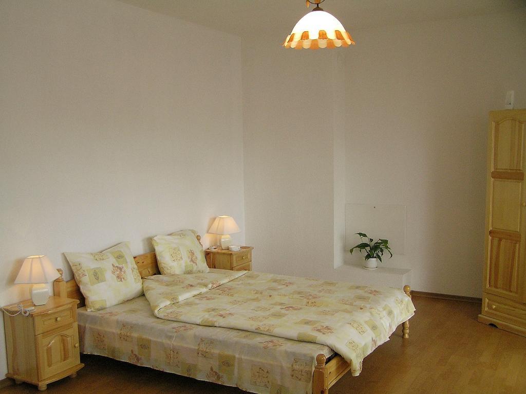 Karadzhovy Guest House Kalofer Kamer foto